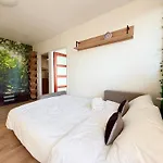 Zaporoska Skyline View By Bookinghost ורוצלב